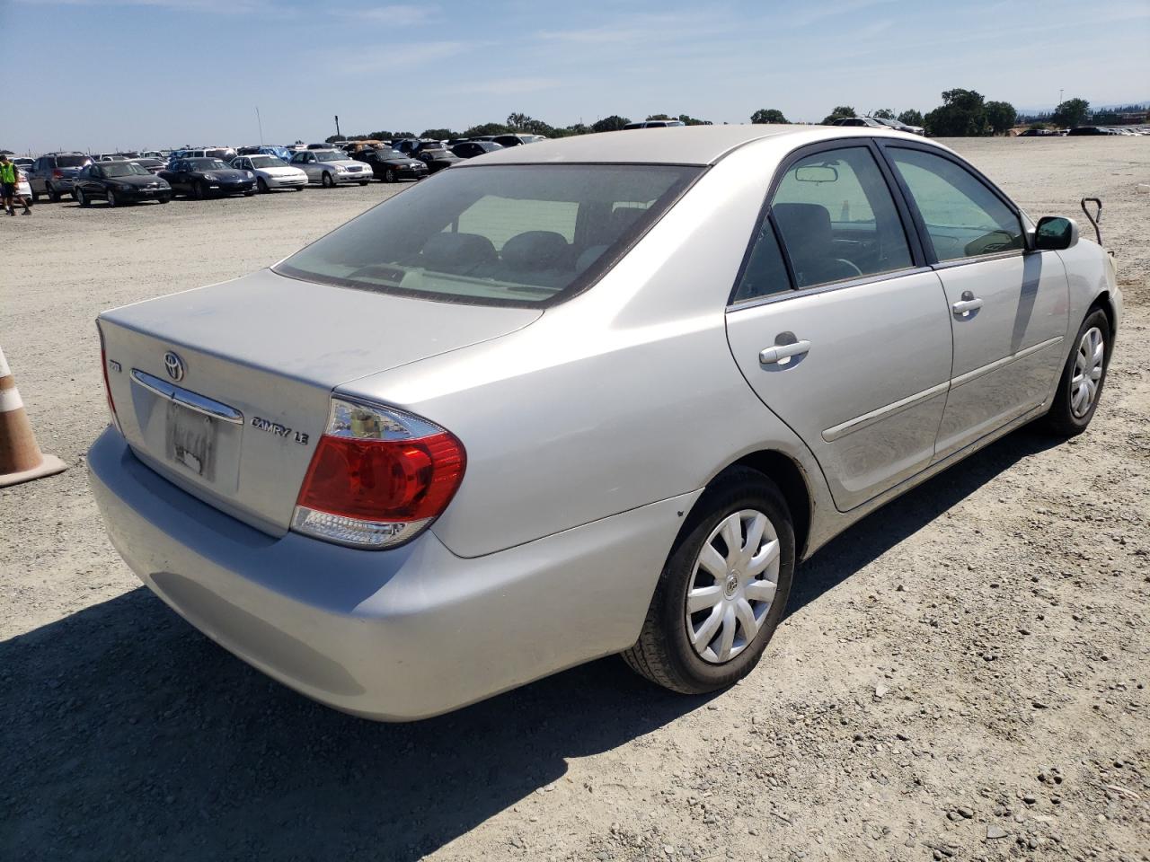 Photo 4 from auction – 2005 TOYOTA CAMRY LE with VIN 4T1BE32K45U432161