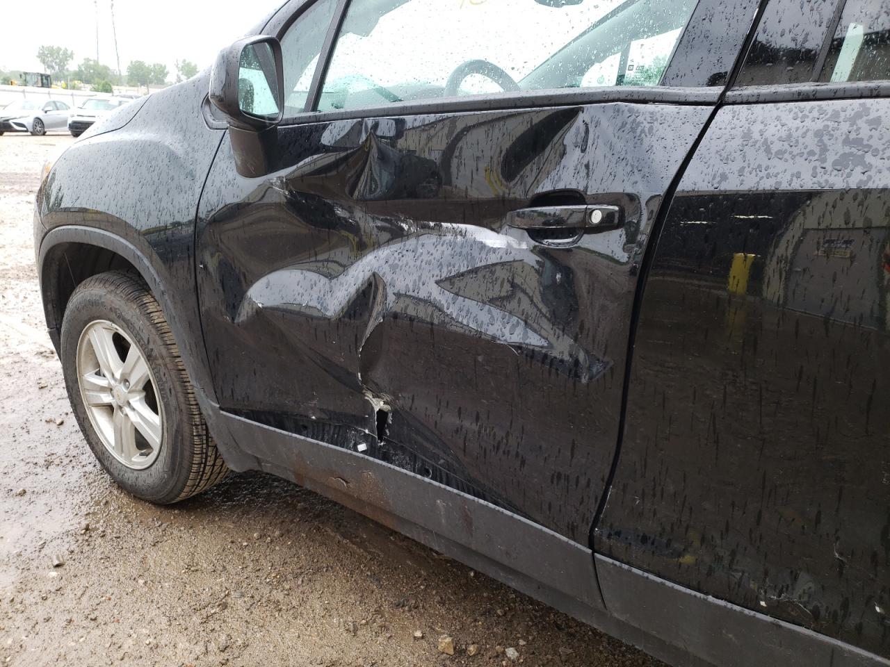 Photo 9 from auction – 2021 CHEVROLET TRAX 1LT with VIN KL7CJPSB4MB324772