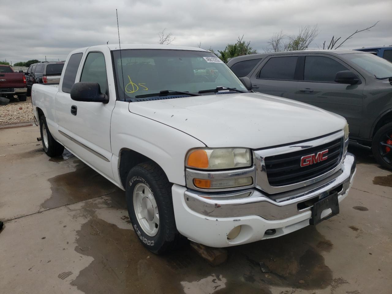 GMC NEW SIERRA 2004 z numerem VIN 2GTEC19V741110510 - Zdjęcie z aukcji