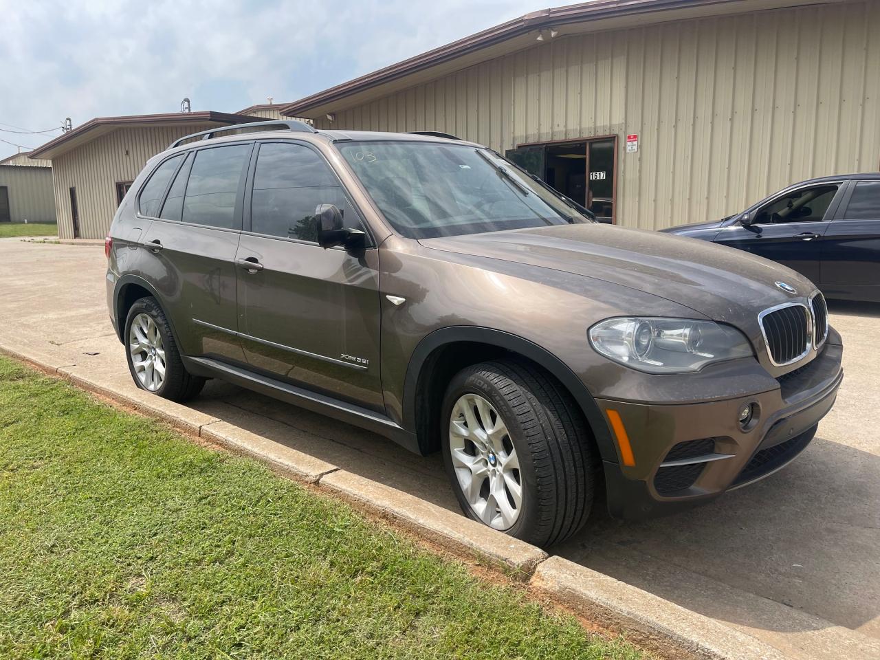 BMW X5 XDRIVE3 2013 with VIN 5UXZV4C58D0B02306 - Photo from auction