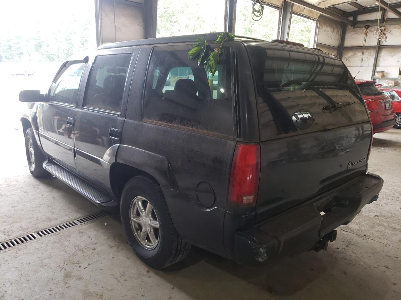 Photo 16 from auction – 2000 CADILLAC ESCALADE L with VIN 1GYEK63R2YR170858