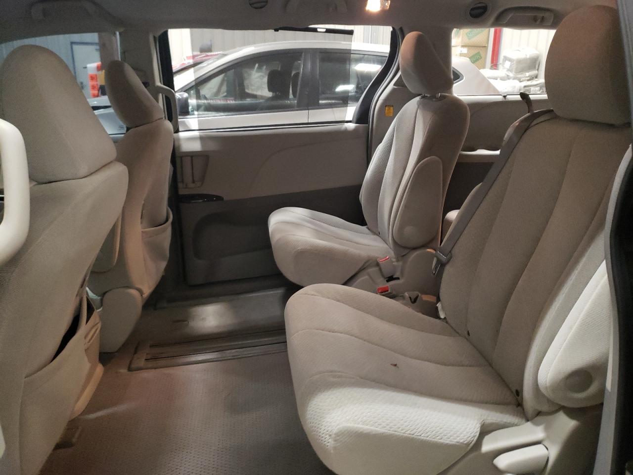 Photo 6 from auction – 2011 TOYOTA SIENNA LE with VIN 5TDKK3DC7BS072564