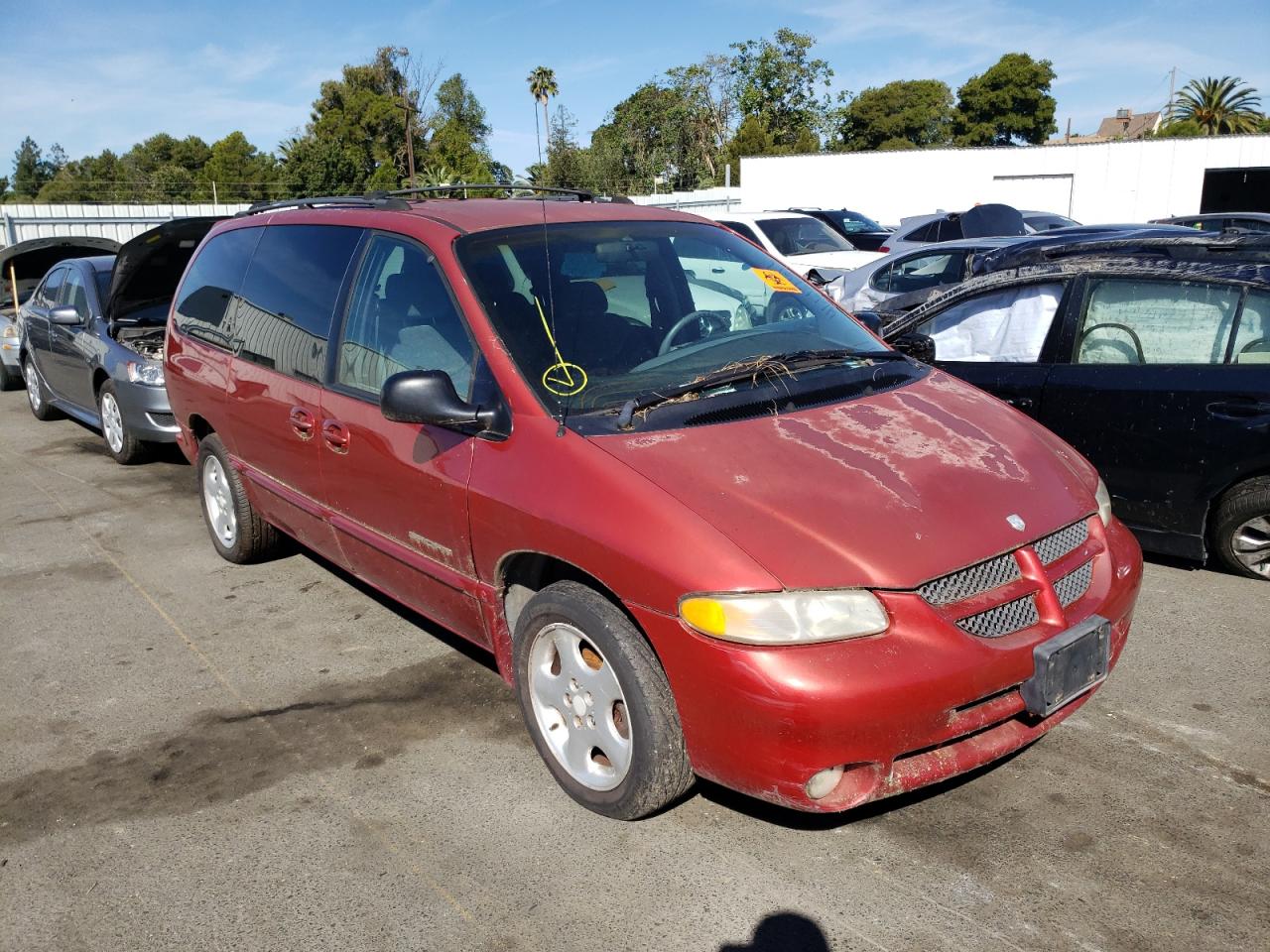 DODGE GRAND CARA 2000 con VIN 1B4GP44R4YB589481 - Foto de la subasta