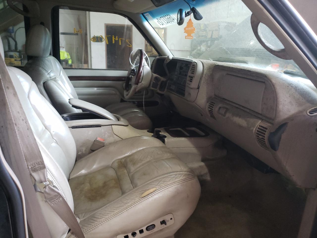 Photo 19 from auction – 2000 CADILLAC ESCALADE L with VIN 1GYEK63R2YR170858