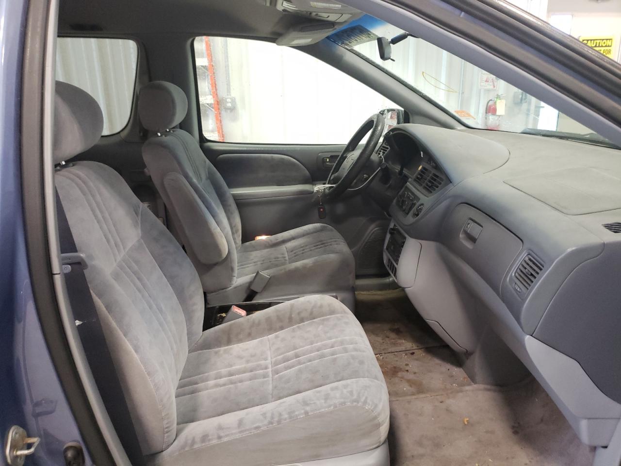 Photo 19 from auction – 2002 TOYOTA SIENNA LE with VIN 4T3ZF13C82U487643