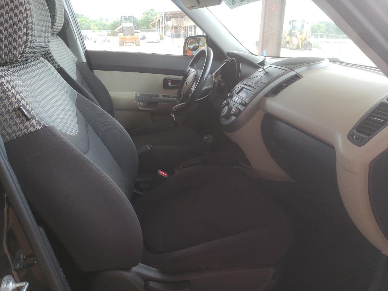 Photo 5 from auction – 2010 KIA SOUL + with VIN KNDJT2A2XA7055359