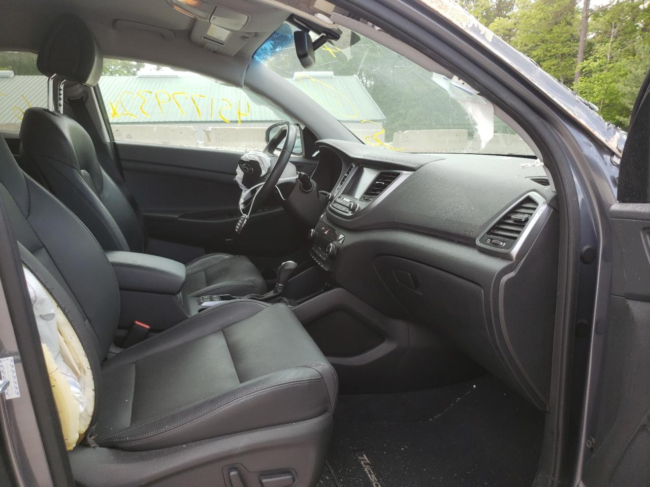 Photo 5 from auction – 2017 HYUNDAI TUCSON LIM with VIN KM8J3CA40HU483181