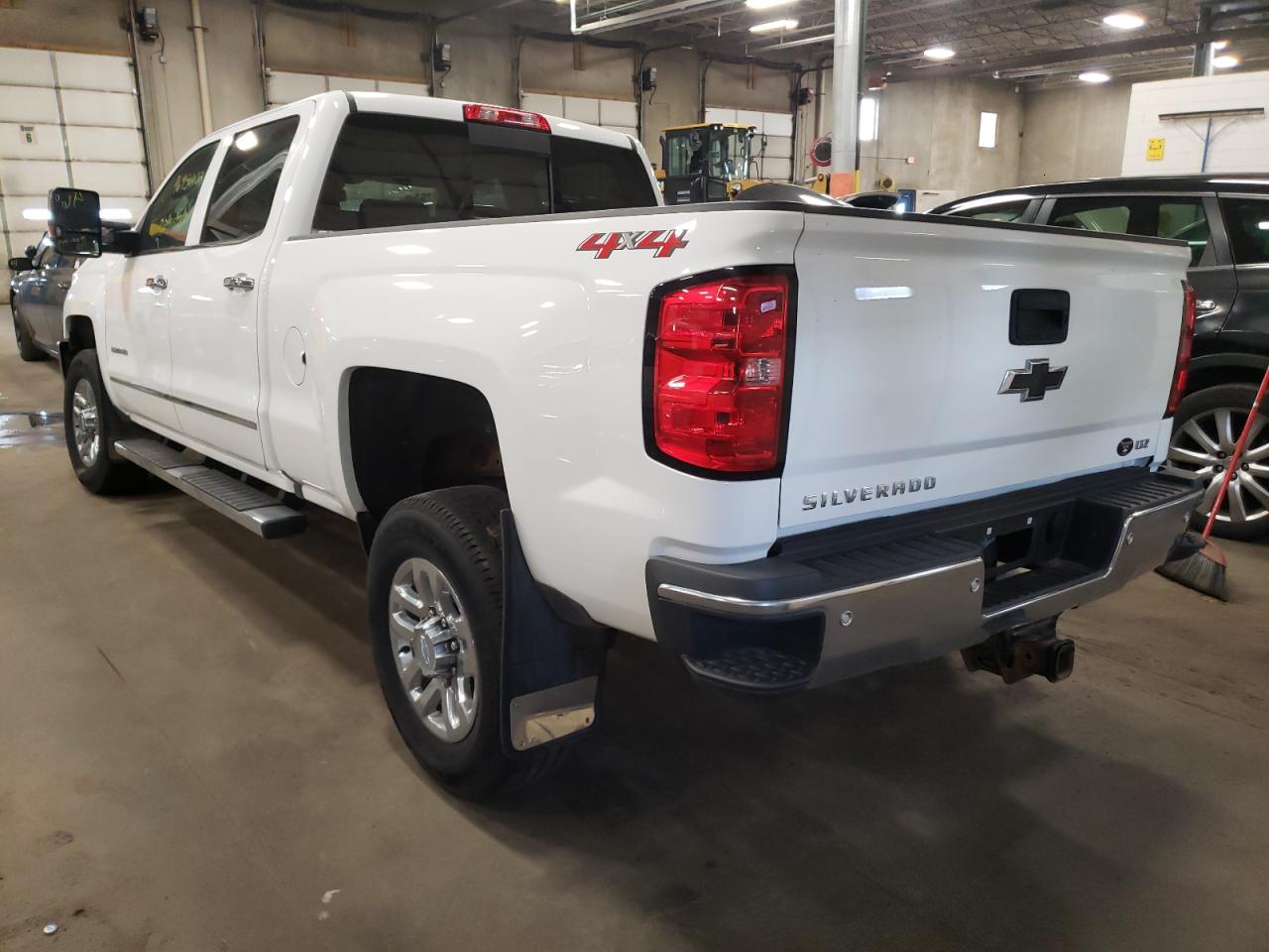 Photo 3 from auction – 2018 CHEVROLET SILVERADO with VIN 1GC1KWEY3JF102813