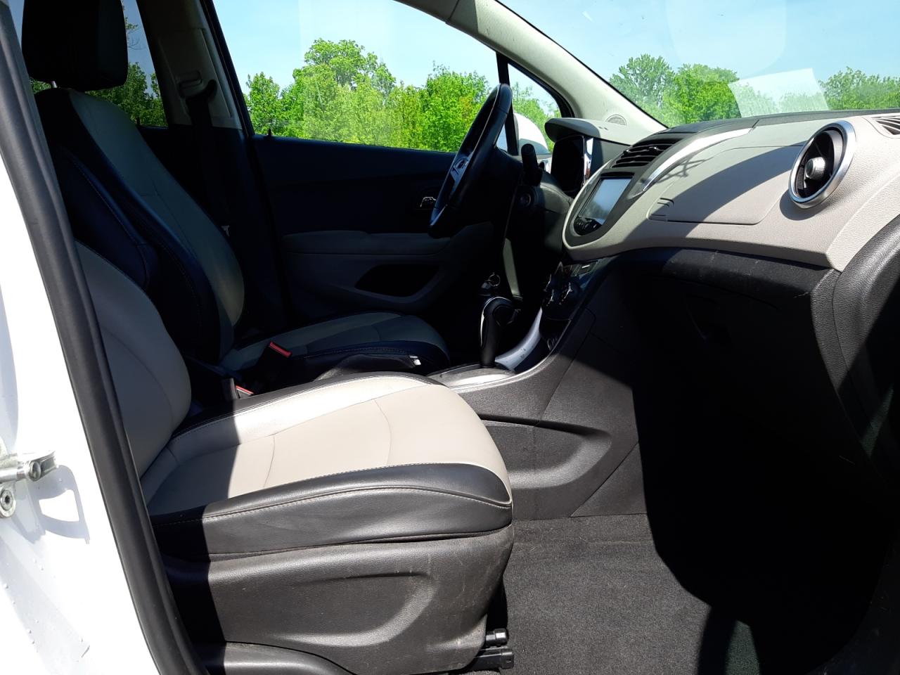 Photo 5 from auction – 2016 CHEVROLET TRAX LTZ with VIN 3GNCJMSB5GL259507