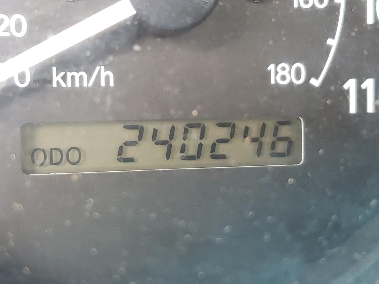 Photo 13 from auction – 2002 TOYOTA COROLLA CE with VIN 2T1BR12E52C540966