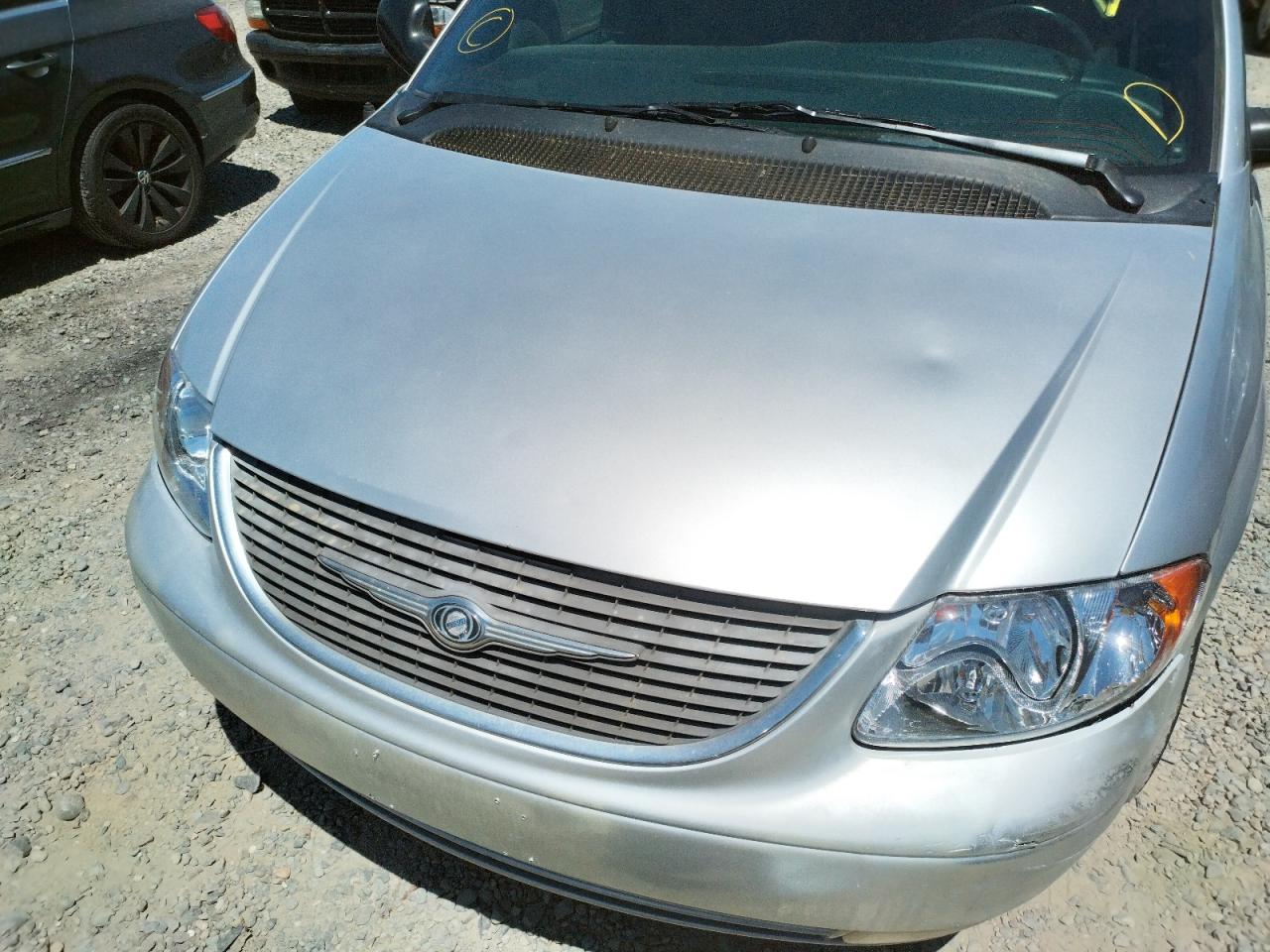 Photo 9 from auction – 2001 CHRYSLER TOWN & COU with VIN 2C8GT64L61R219841