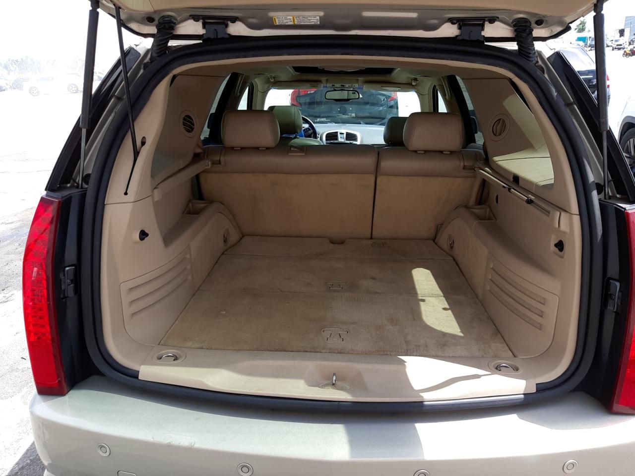 Photo 9 from auction – 2008 CADILLAC SRX with VIN 1GYEE637480171990