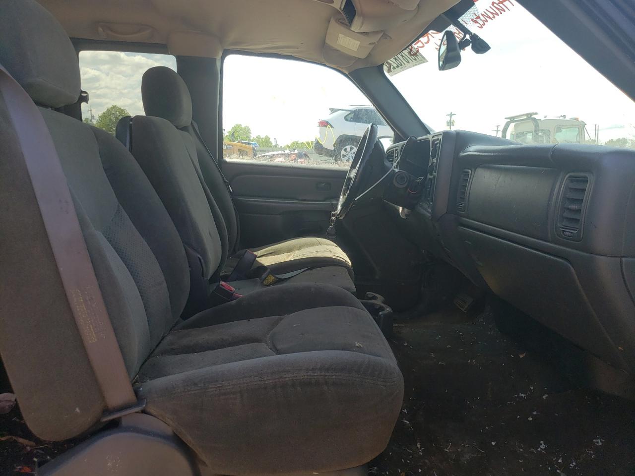 Photo 5 from auction – 2004 CHEVROLET SILVERADO with VIN 2GCEK19T941280062