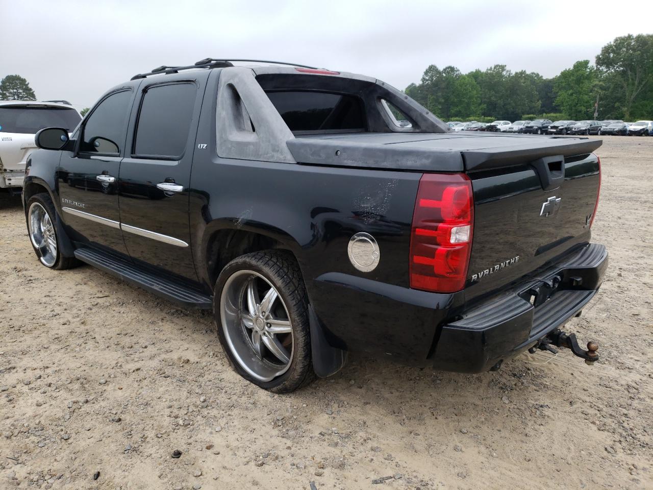 Photo 3 from auction – 2007 CHEVROLET AVALANCHE with VIN 3GNEC12J57G104165