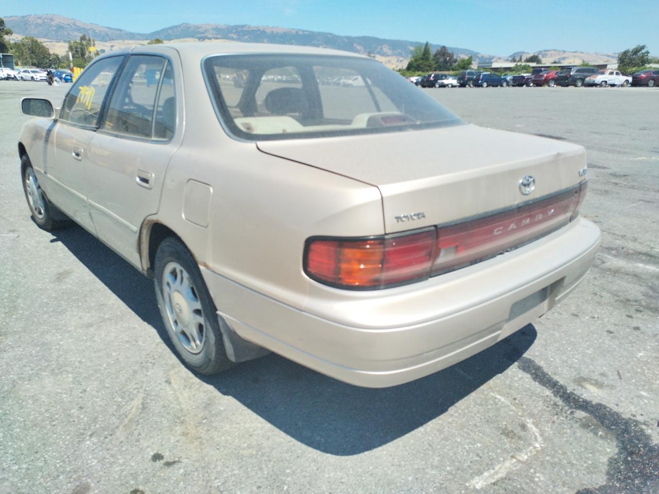 Photo 3 from auction – 1993 TOYOTA CAMRY LE with VIN JT2VK12E1P0183748