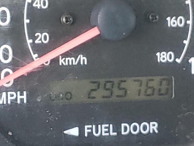 Photo 8 from auction – 2000 TOYOTA SIENNA LE with VIN 4T3ZF13C3YU224534
