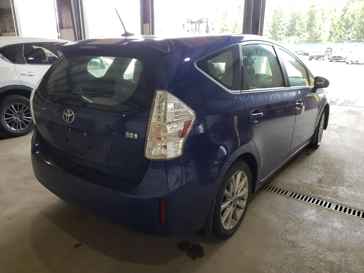 Photo 16 from auction – 2013 TOYOTA PRIUS V with VIN JTDZN3EU7D3189496