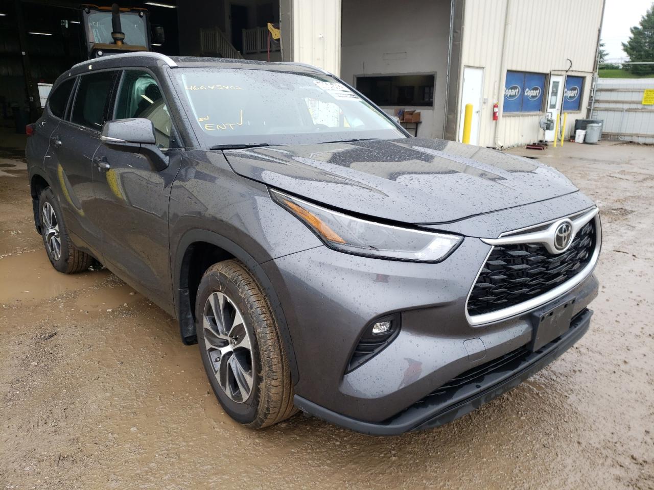 Photo 1 from auction – 2022 TOYOTA HIGHLANDER with VIN 5TDGZRBH3NS575869