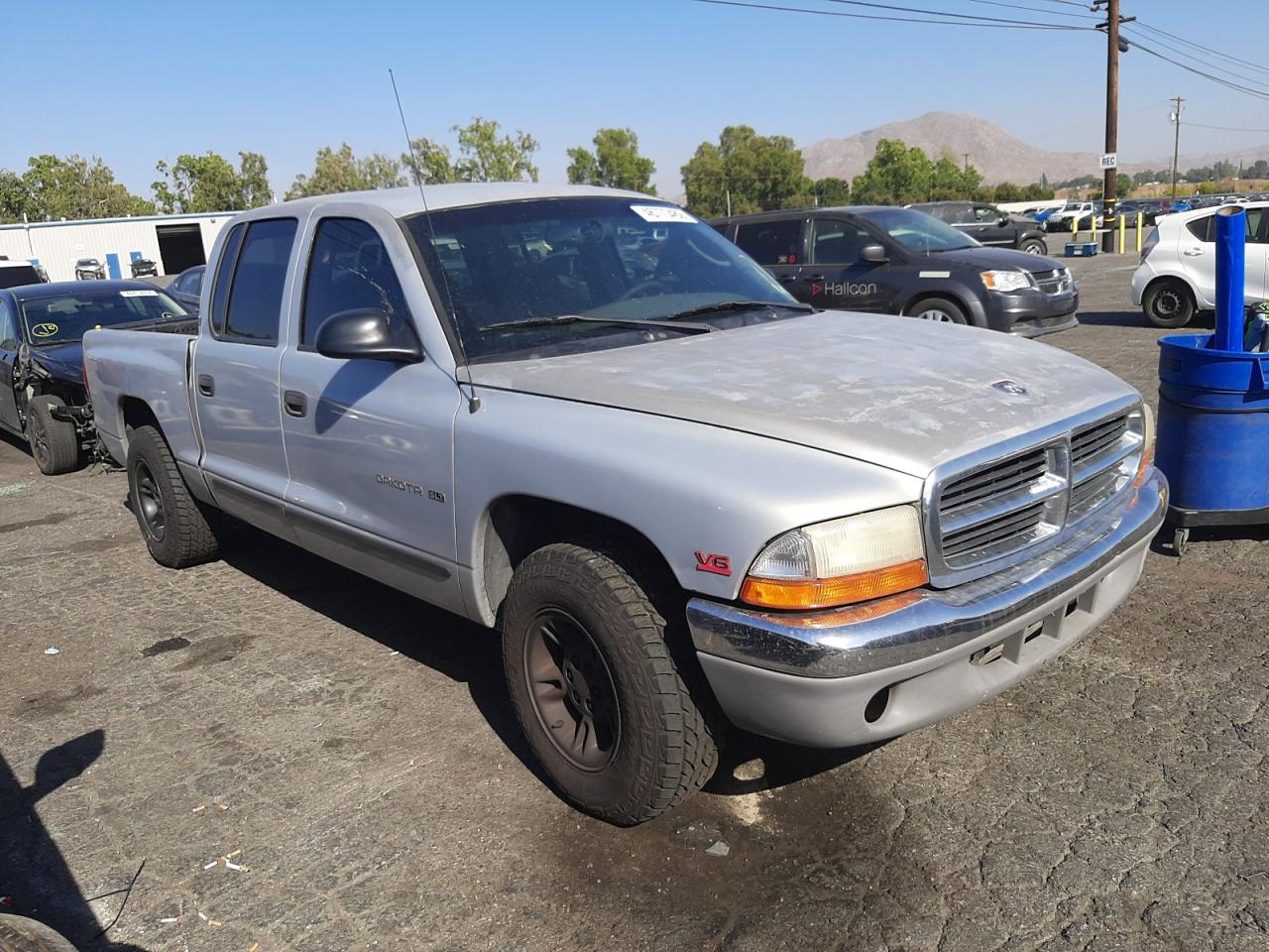 DODGE DAKOTA QUA 2000 with VIN 1B7GL2AX3YS759576 - Photo from auction