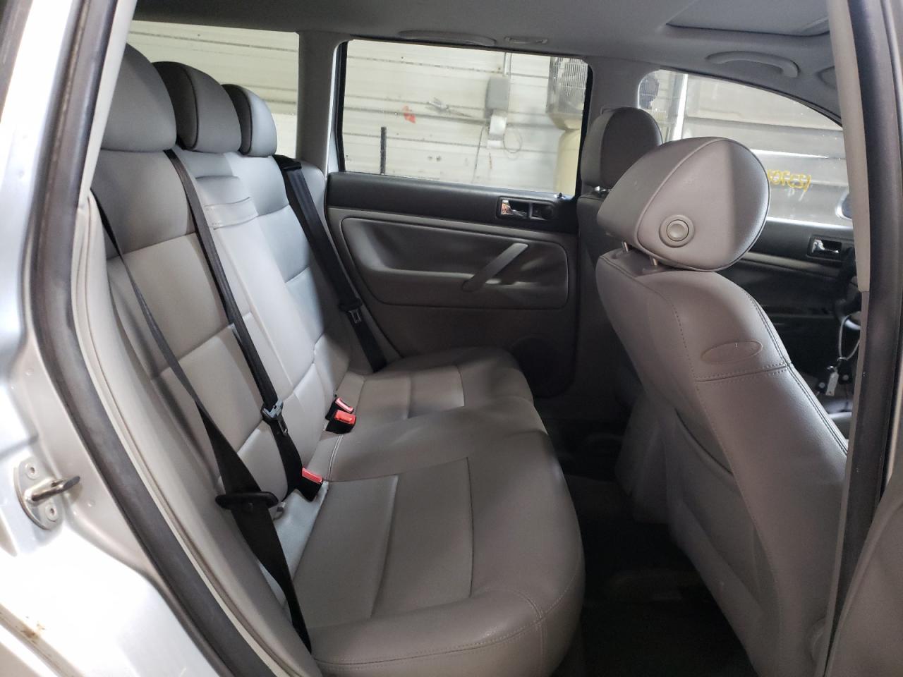 Photo 6 from auction – 2005 VOLKSWAGEN PASSAT GLS with VIN WVWDD63B05E120400