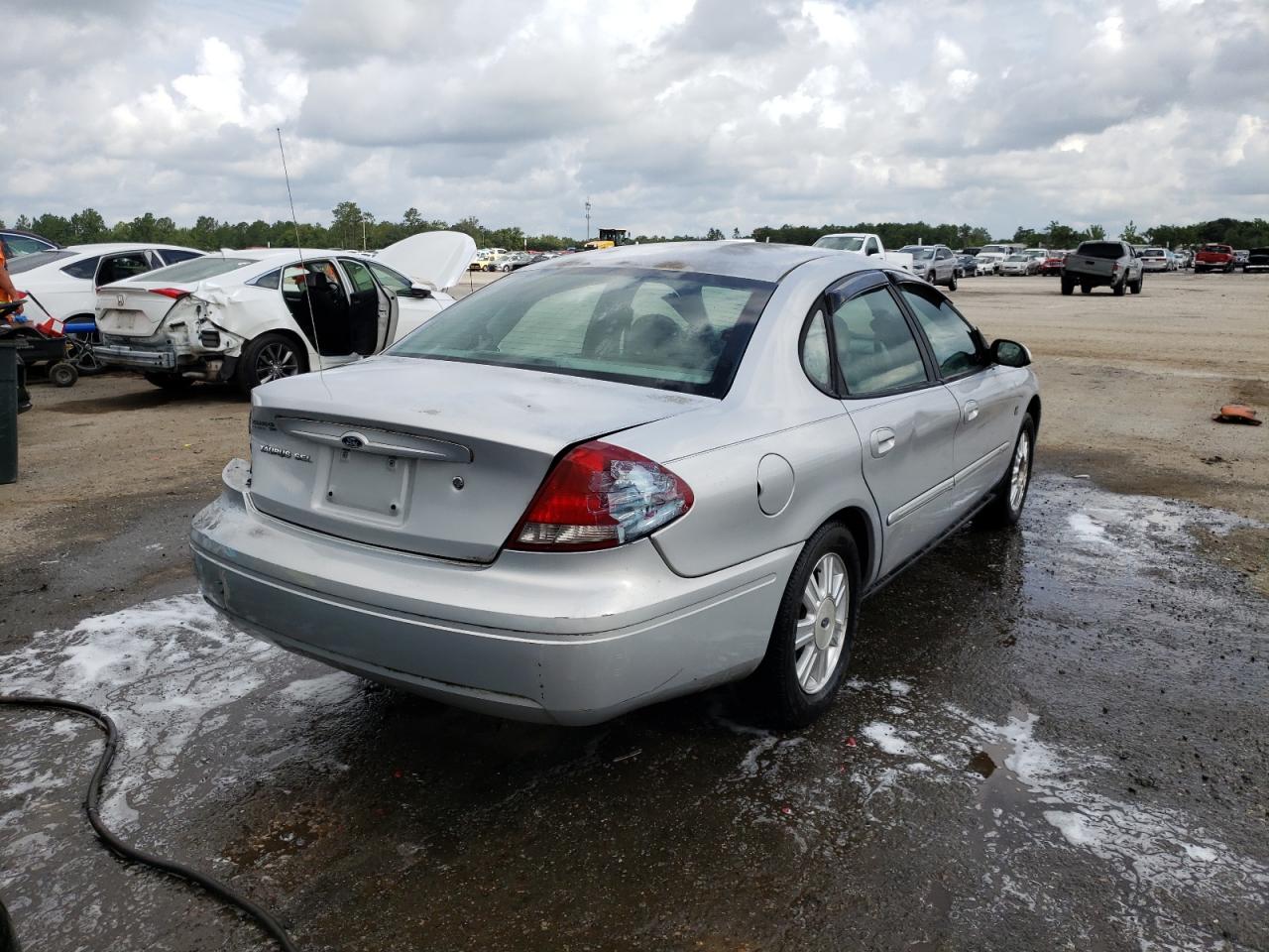 Photo 4 from auction – 2004 FORD TAURUS SEL with VIN 1FAHP56S04A147221