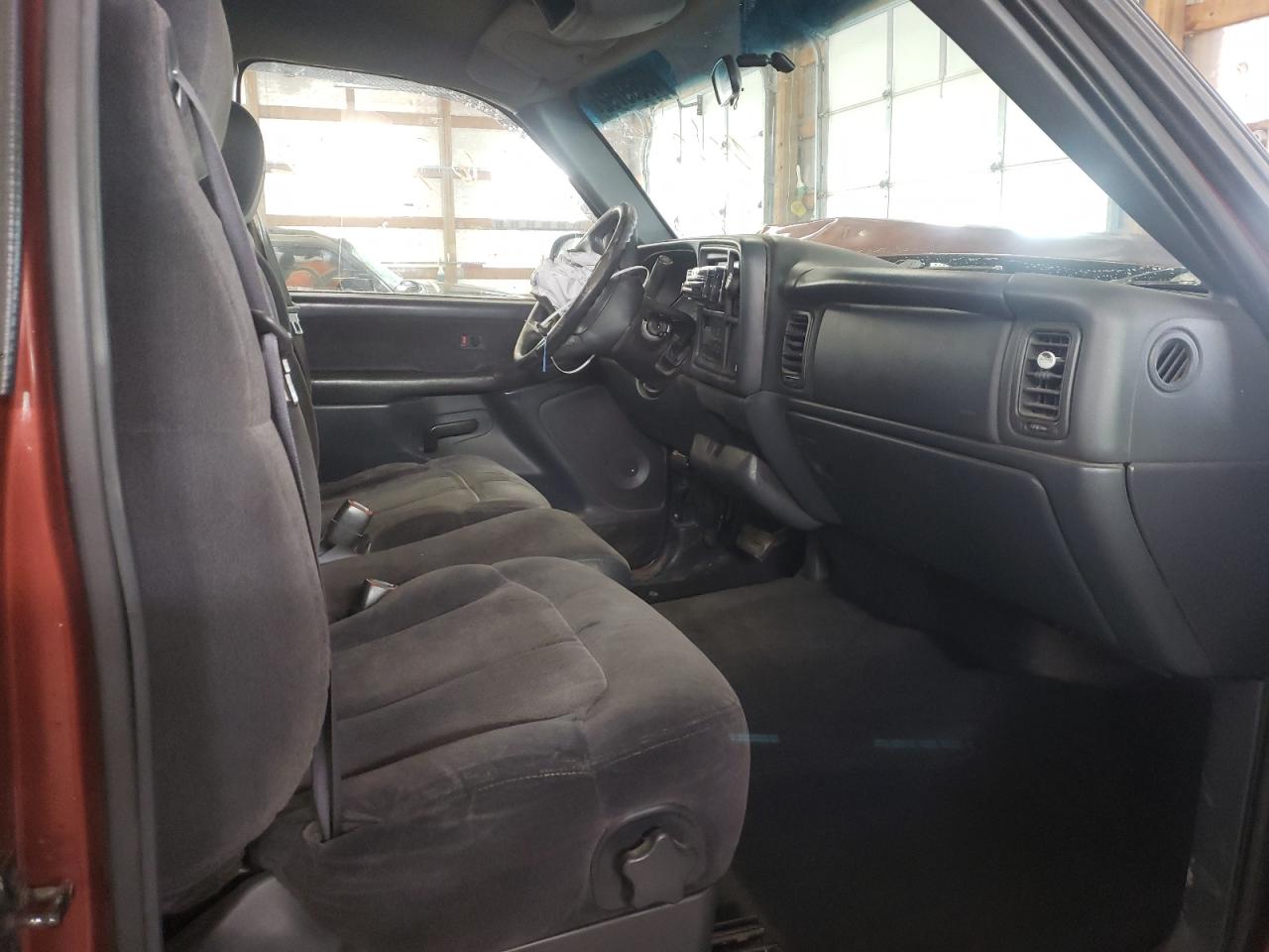 Photo 5 from auction – 2000 CHEVROLET SILVERADO with VIN 1GCEC14T4YZ107079