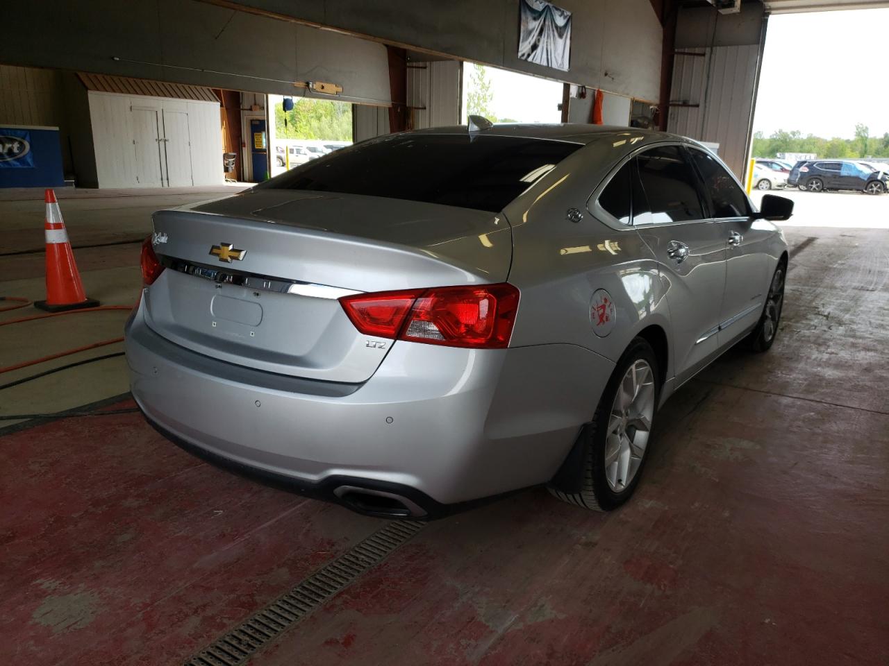 Photo 4 from auction – 2015 CHEVROLET IMPALA LTZ with VIN 2G1165S32F9165997
