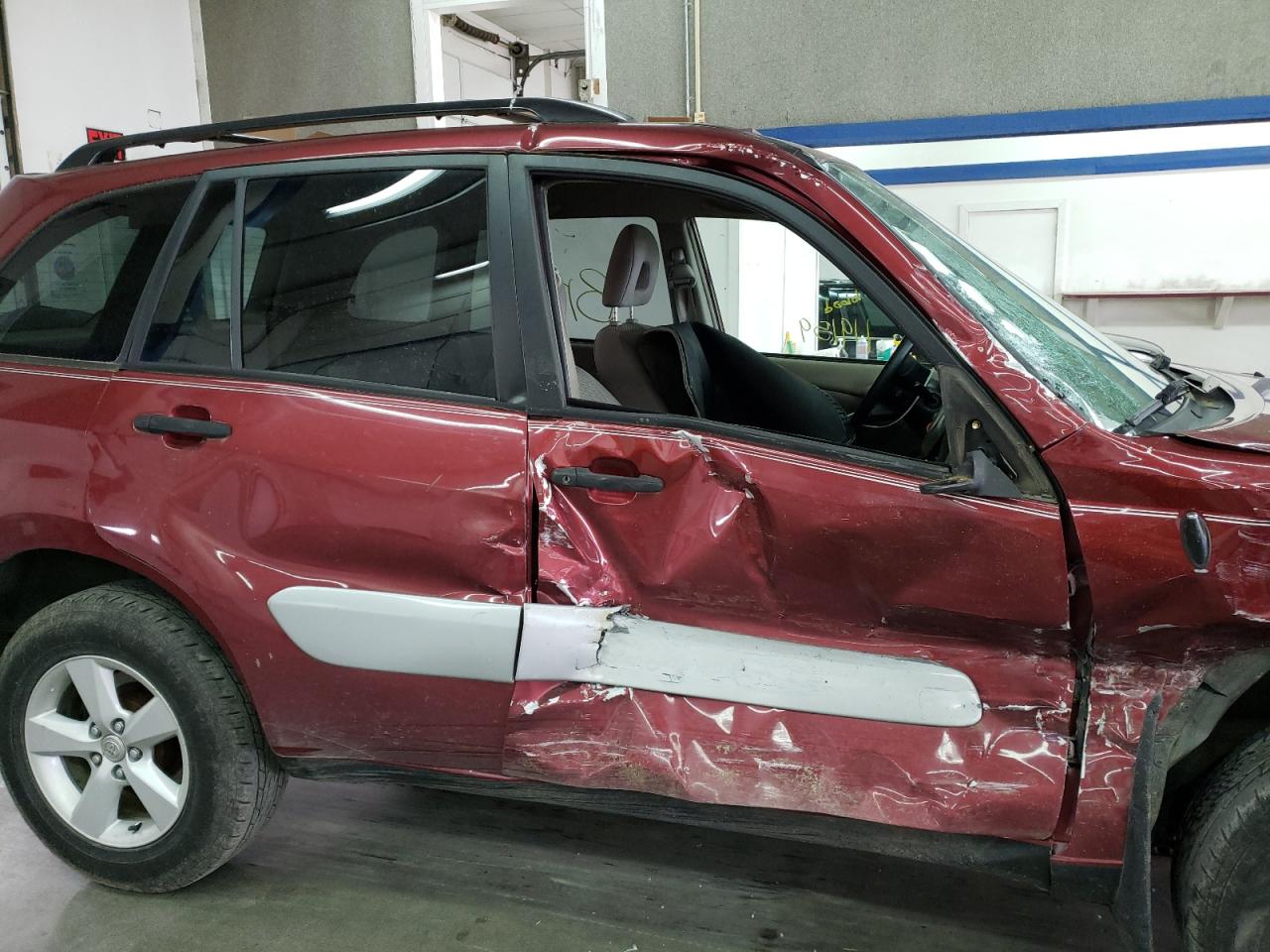 Photo 9 from auction – 2005 TOYOTA RAV4 with VIN JTEHD20V650061127