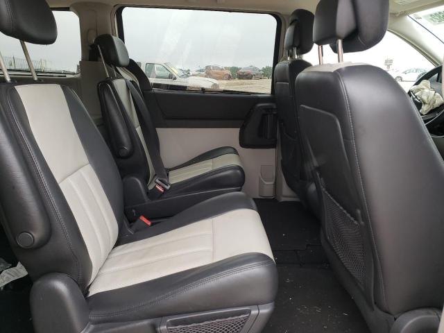 Photo 6 from auction – 2010 CHRYSLER TOWN & COU with VIN 2A4RR8D11AR330505