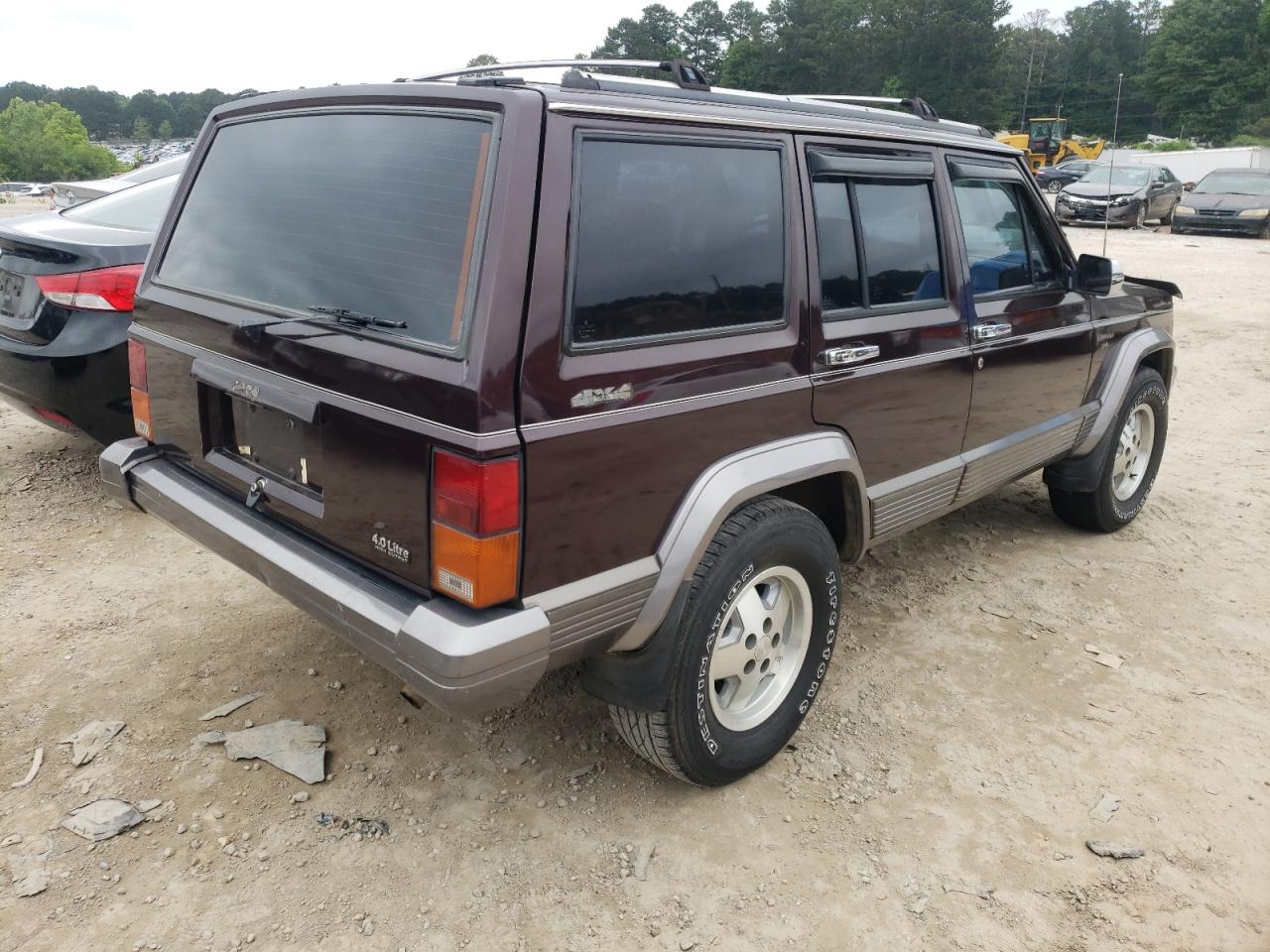Photo 4 from auction – 1992 JEEP CHEROKEE L with VIN 1J4FJ58S6NL112716