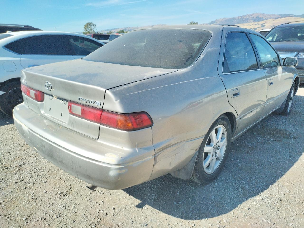 Photo 17 from auction – 1997 TOYOTA CAMRY CE with VIN 4T1BG22KXVU028883