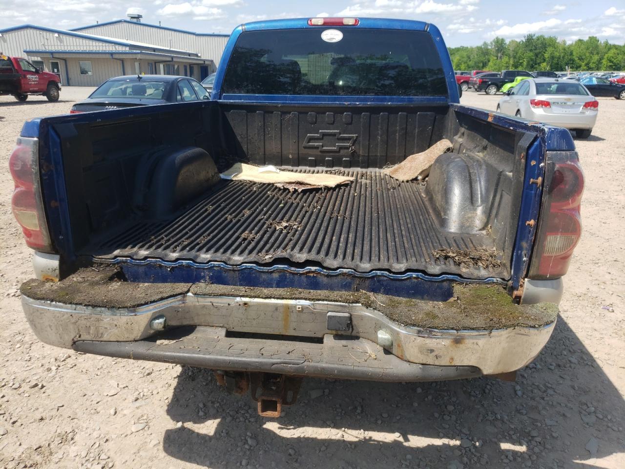 Photo 9 from auction – 2004 CHEVROLET SILVERADO with VIN 2GCEK19T941280062