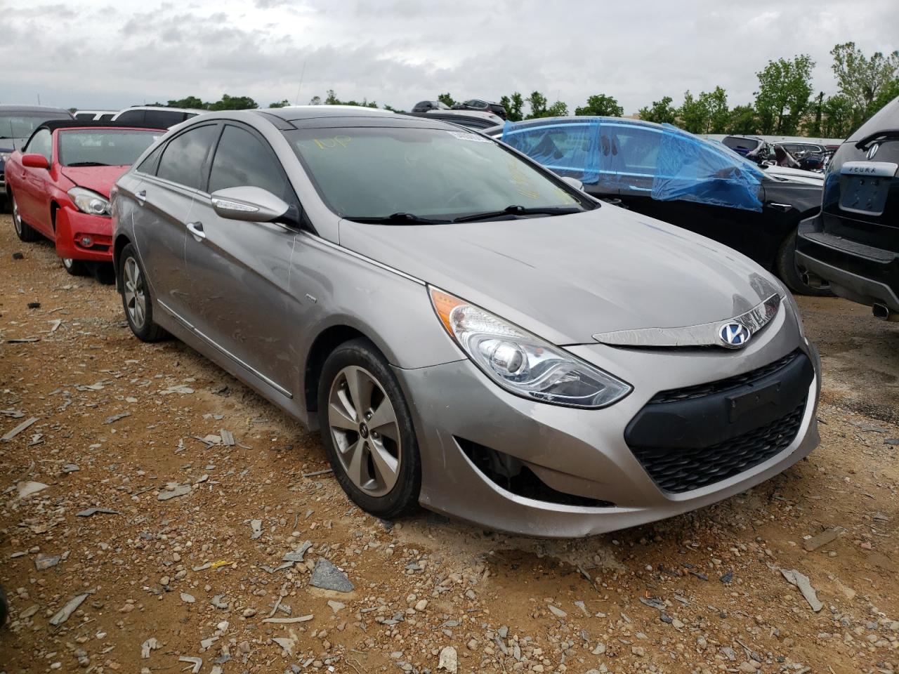 HYUNDAI SONATA HYB 2012 مع رقم تعريف المركبة KMHEC4A42CA047840 - صورة من المزاد