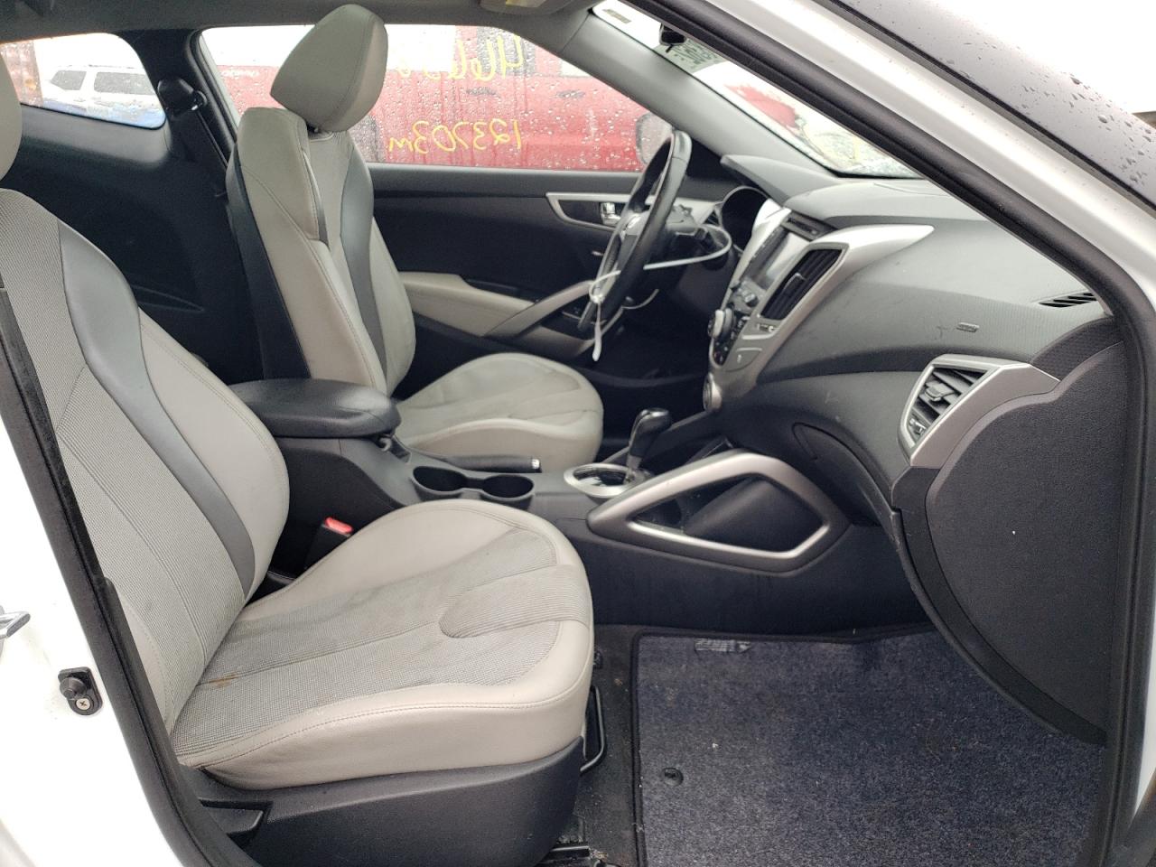 Photo 15 from auction – 2012 HYUNDAI VELOSTER with VIN KMHTC6AD6CU017872