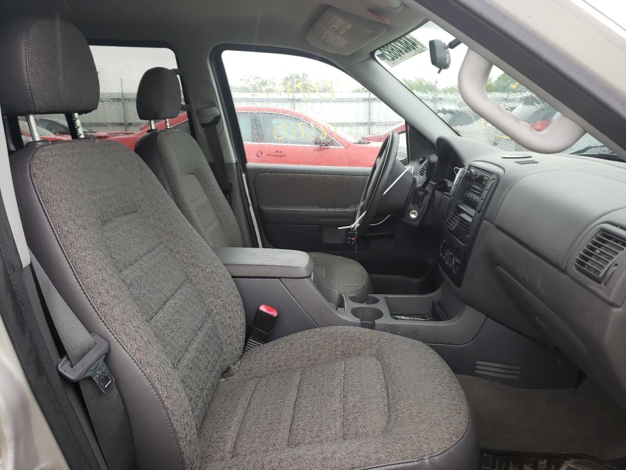 Photo 5 from auction – 2004 FORD EXPLORER X with VIN 1FMZU72K64ZA13867