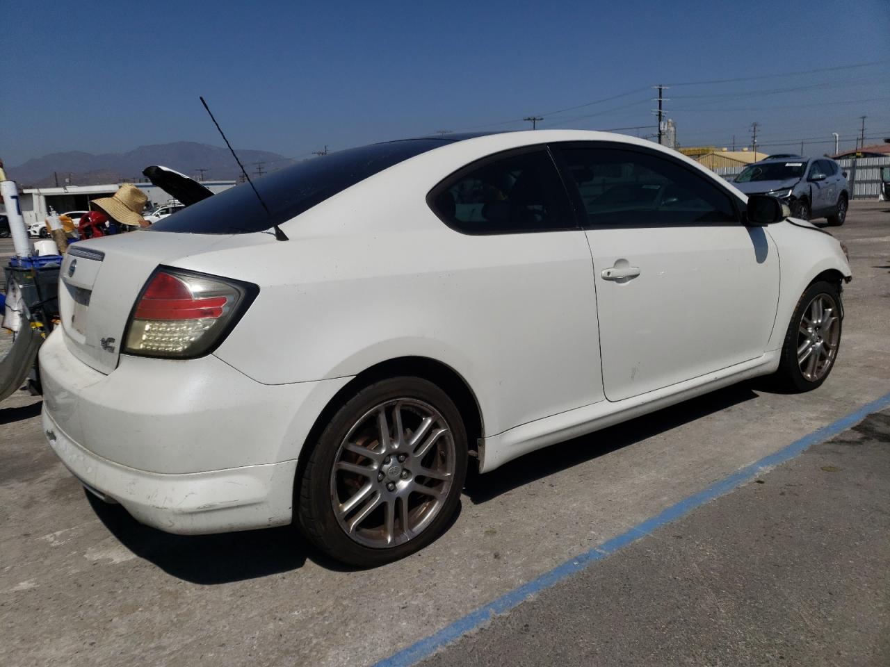 Photo 4 from auction – 2007 TOYOTA SCION TC with VIN JTKDE177570214044