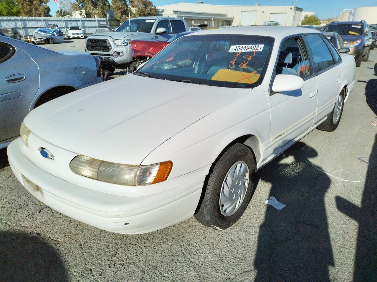 Photo 2 from auction – 1995 FORD TAURUS GL with VIN 1FALP52U0SG268052