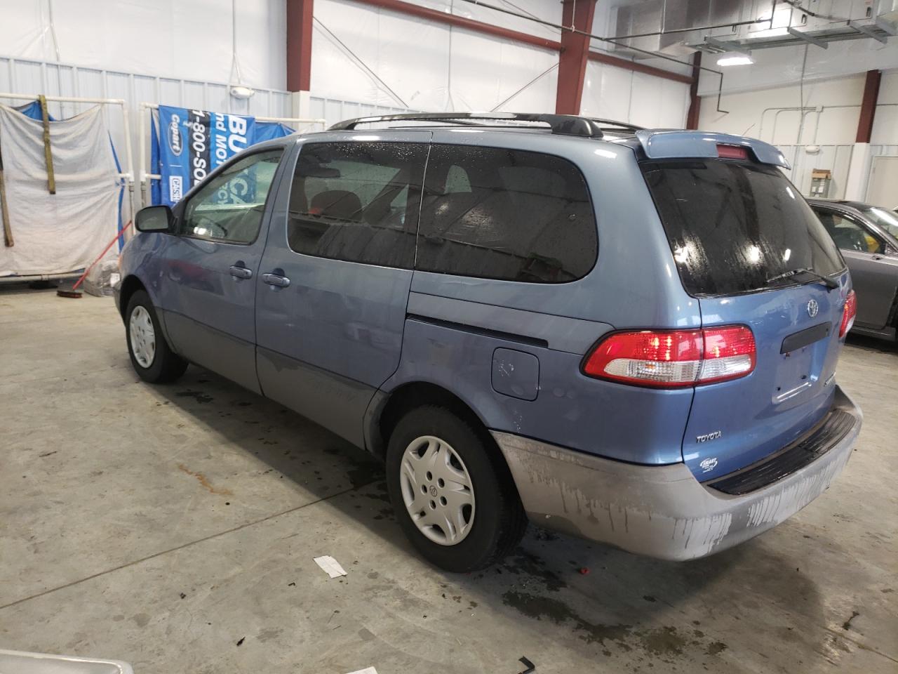 Photo 16 from auction – 2002 TOYOTA SIENNA LE with VIN 4T3ZF13C82U487643