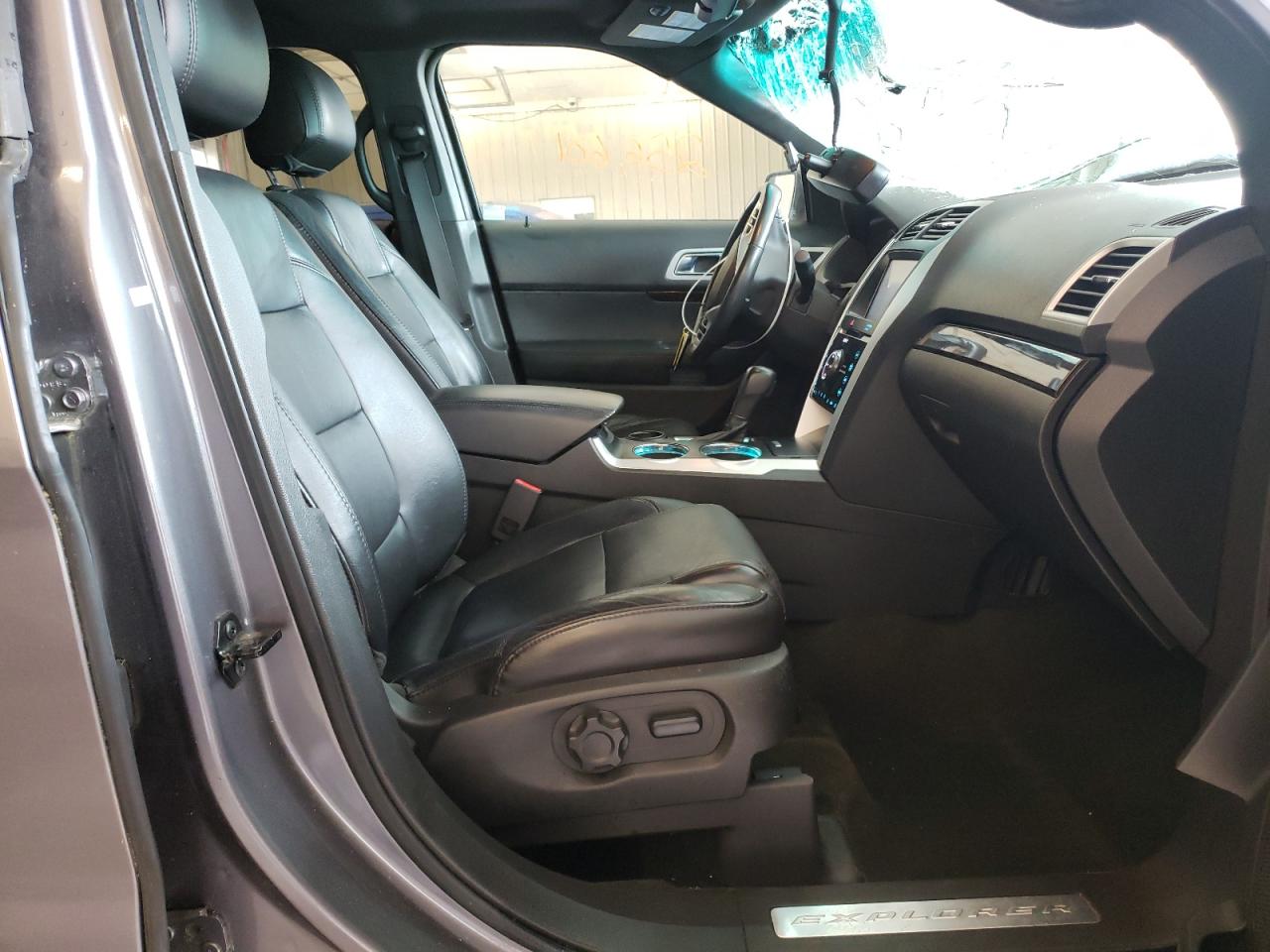 Photo 5 from auction – 2013 FORD EXPLORER L with VIN 1FM5K7F89DGC20350