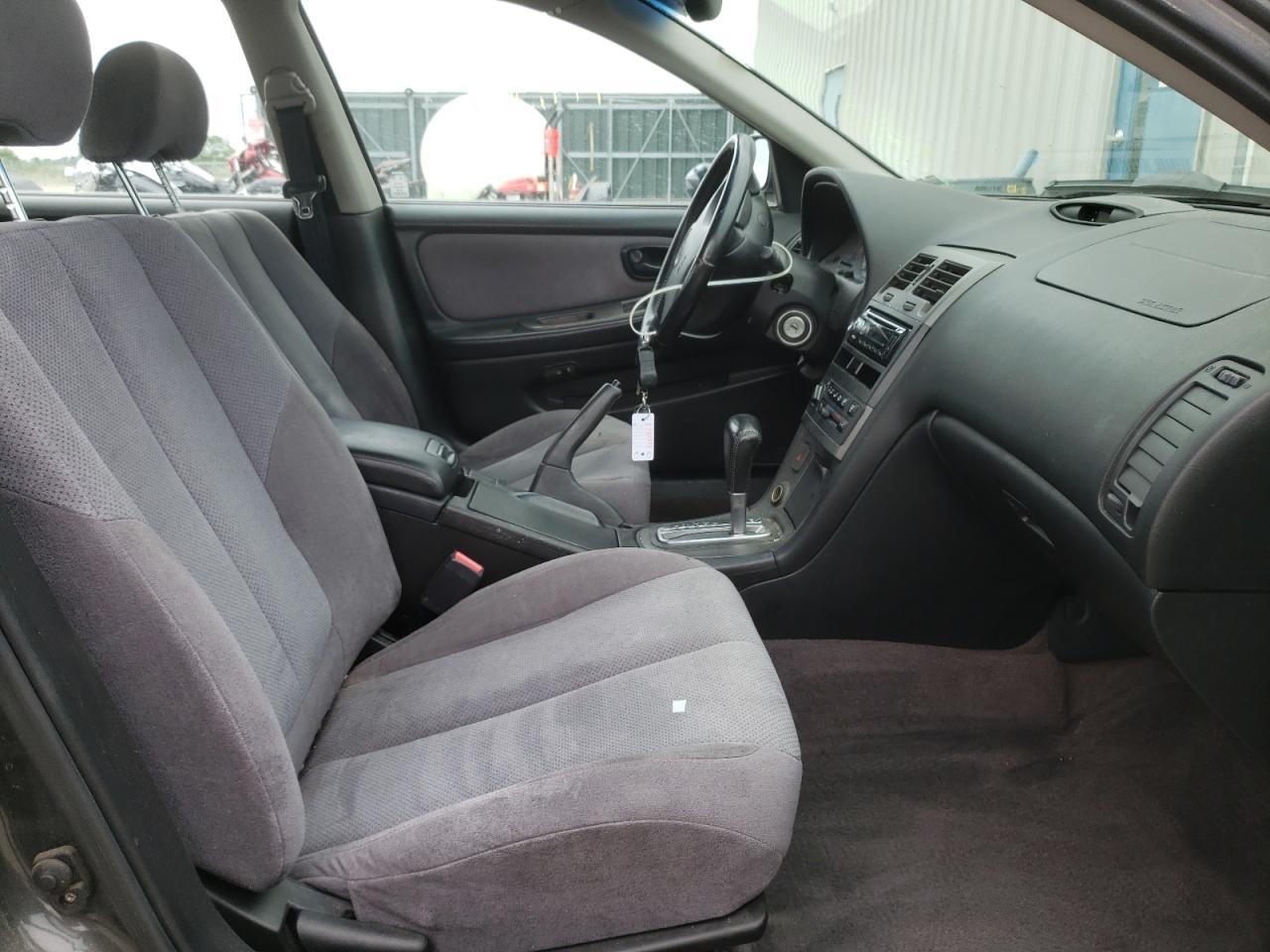 Photo 5 from auction – 2001 NISSAN MAXIMA GXE with VIN JN1CA31D31T840242