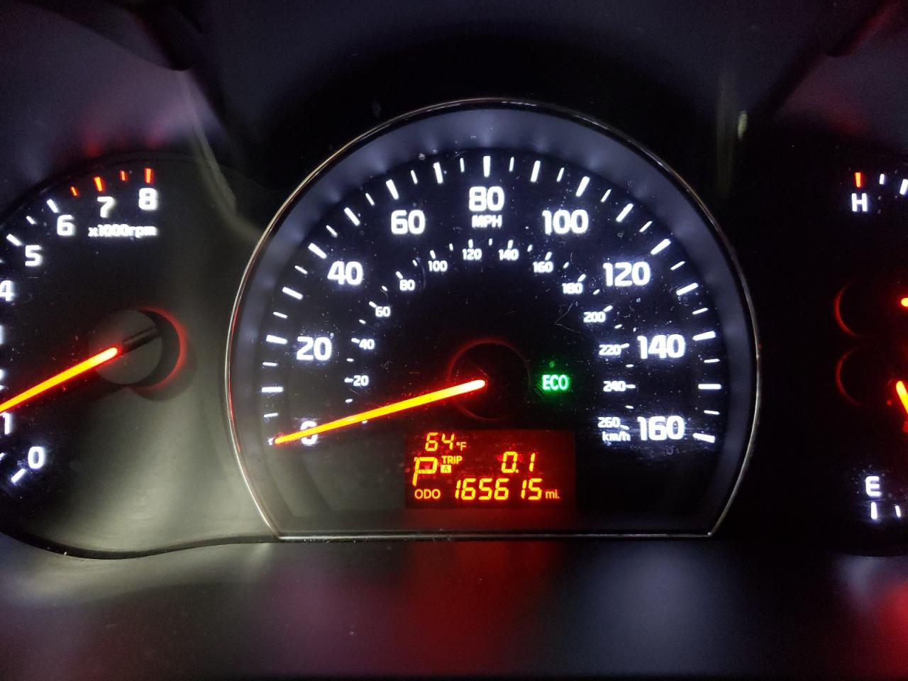 Photo 8 from auction – 2014 KIA SORENTO LX with VIN 5XYKTDA63EG517630