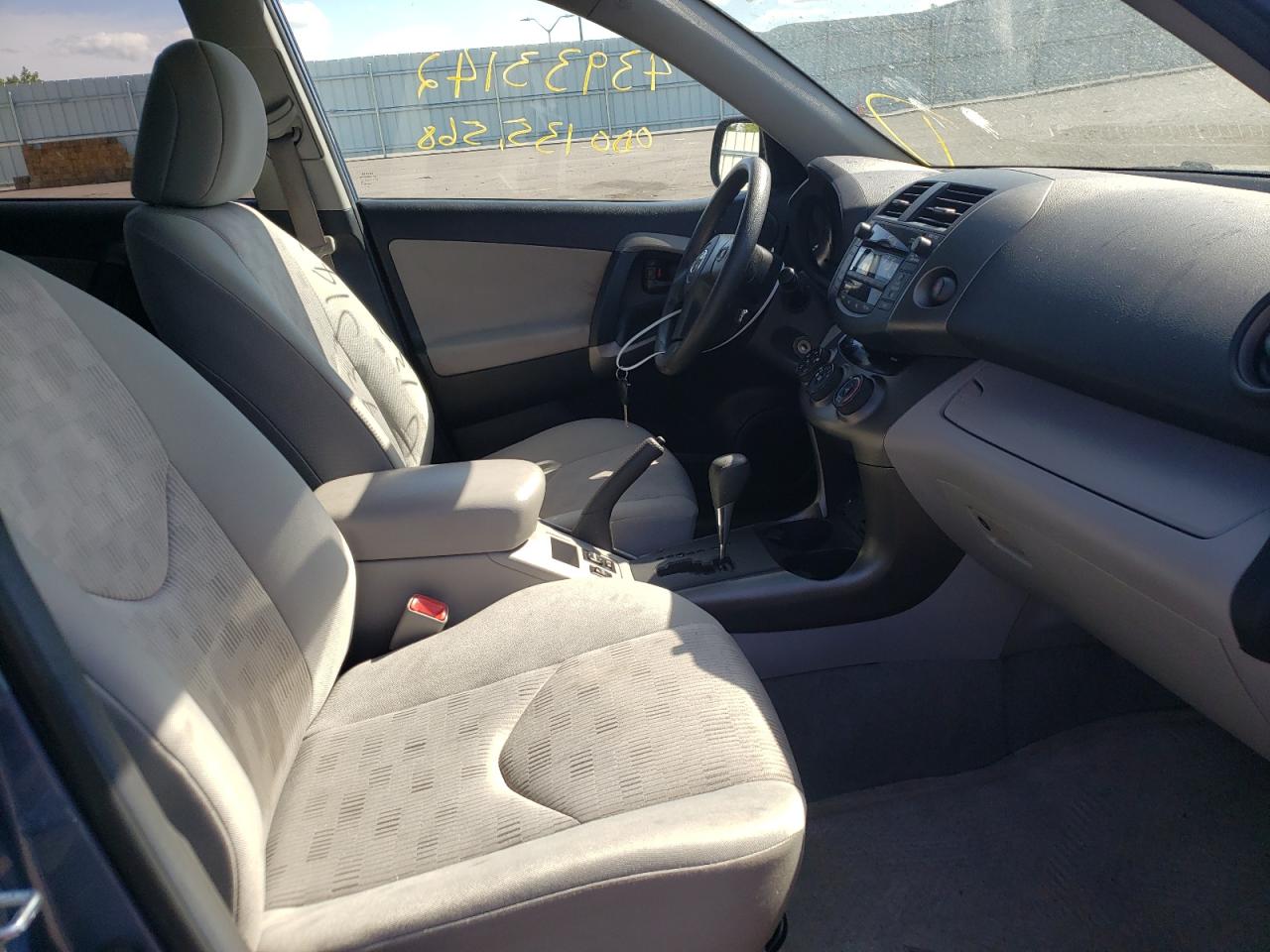 Photo 5 from auction – 2010 TOYOTA RAV4 with VIN 2T3BF4DV6AW075688