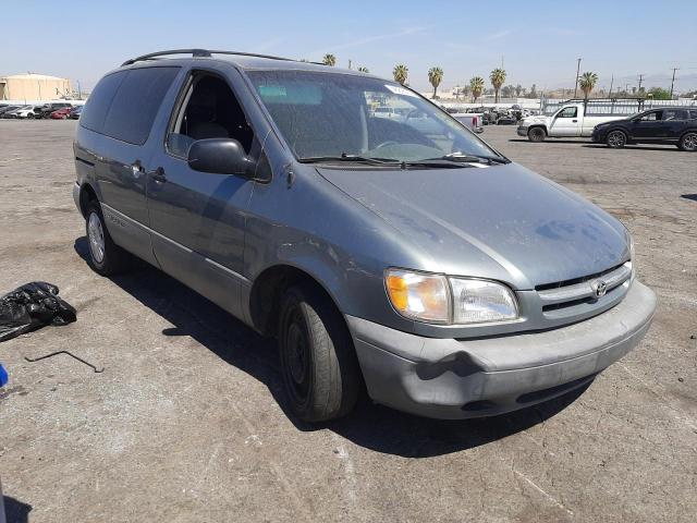 TOYOTA SIENNA LE 1998 with VIN 4T3ZF13C1WU079880 - Photo from auction