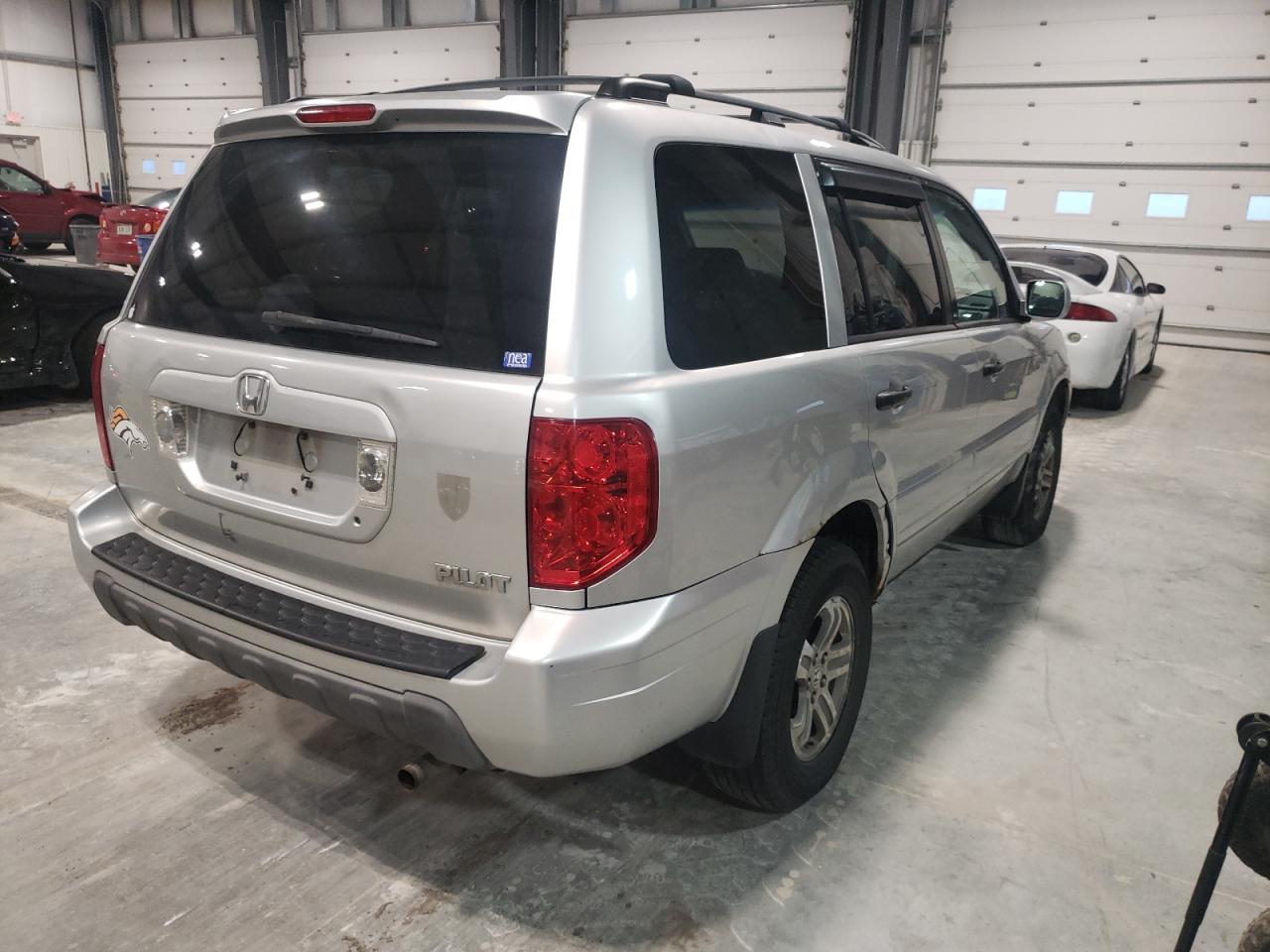 Photo 4 from auction – 2005 HONDA PILOT EXL with VIN 2HKYF18685H531165
