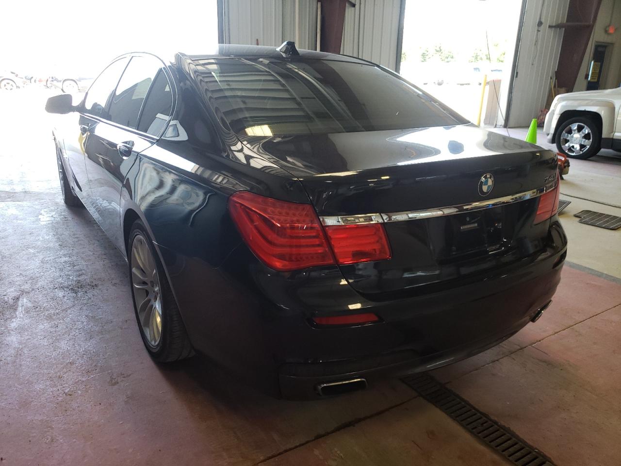 Photo 3 from auction – 2011 BMW 740 I with VIN WBAKA4C51BC392103
