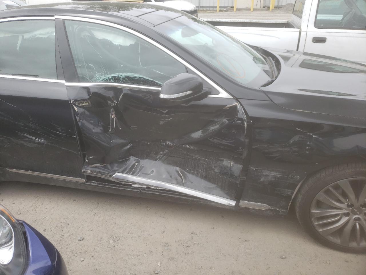 Photo 9 from auction – 2015 HYUNDAI GENESIS 5. with VIN KMHGN4JF5FU025290