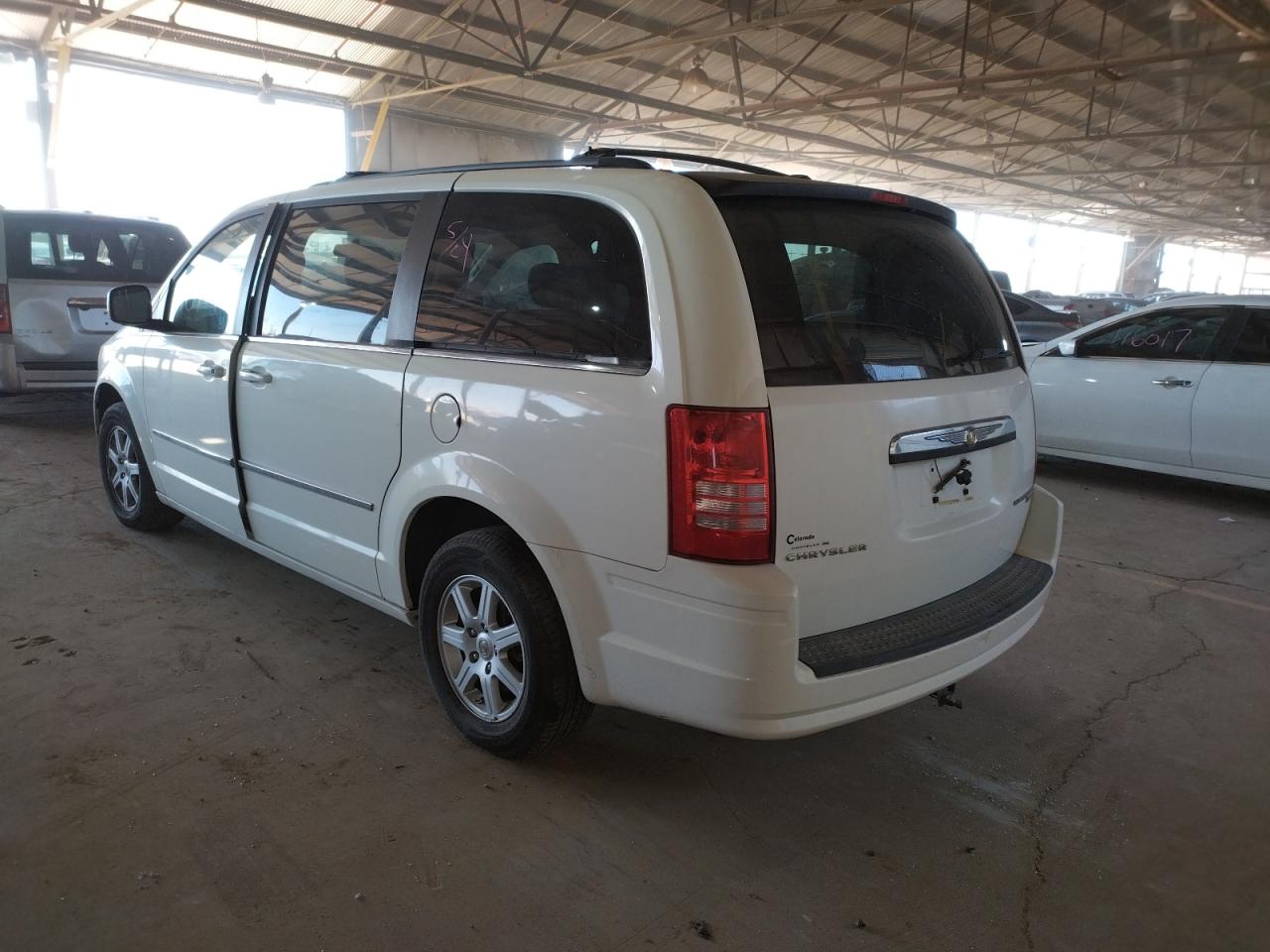 Photo 3 from auction – 2010 CHRYSLER TOWN & COU with VIN 2A4RR5D11AR270546