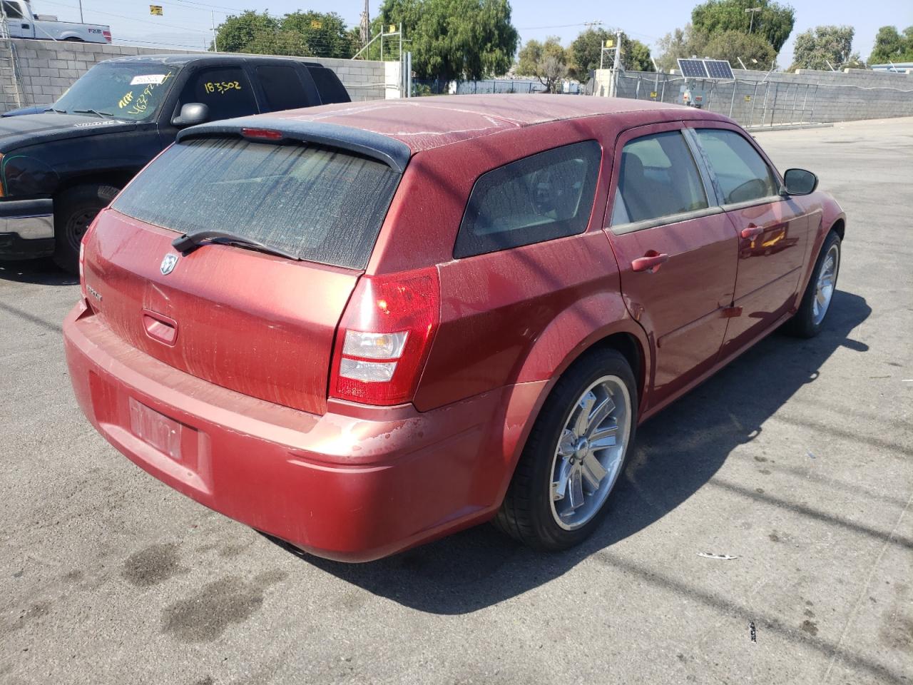 Photo 4 from auction – 2005 DODGE MAGNUM SE with VIN 2D4FV48T25H681415