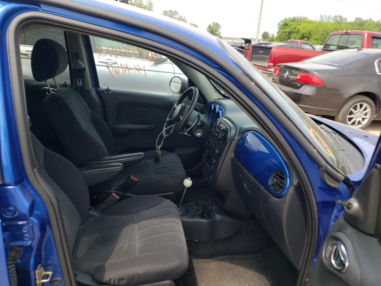 Photo 5 from auction – 2004 CHRYSLER PT CRUISER with VIN 3C4FY48B34T348657