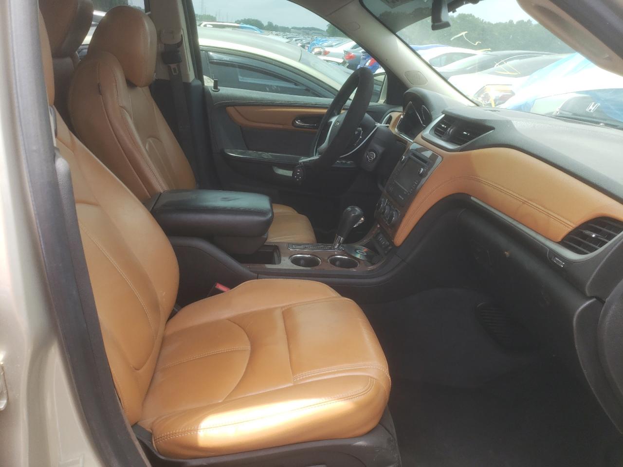 Photo 5 from auction – 2014 CHEVROLET TRAVERSE L with VIN 1GNKRHKDXEJ244342